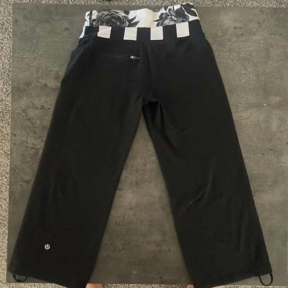 Lululemon convertible cropped joggers - Picture 2 of 4